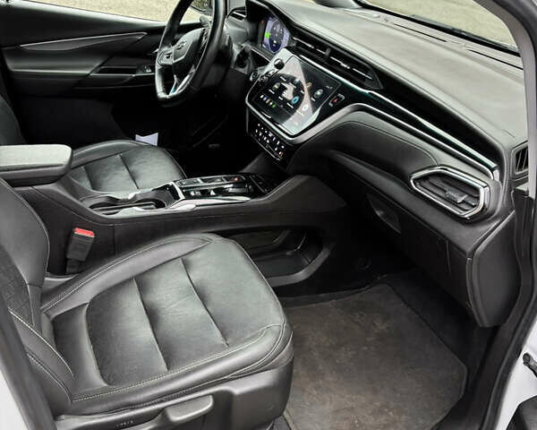 Белый Шевроле Bolt EV, объемом двигателя 0 л и пробегом 37 тыс. км за 18950 $, фото 16 на Automoto.ua