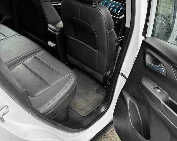 Белый Шевроле Bolt EV, объемом двигателя 0 л и пробегом 37 тыс. км за 18950 $, фото 19 на Automoto.ua