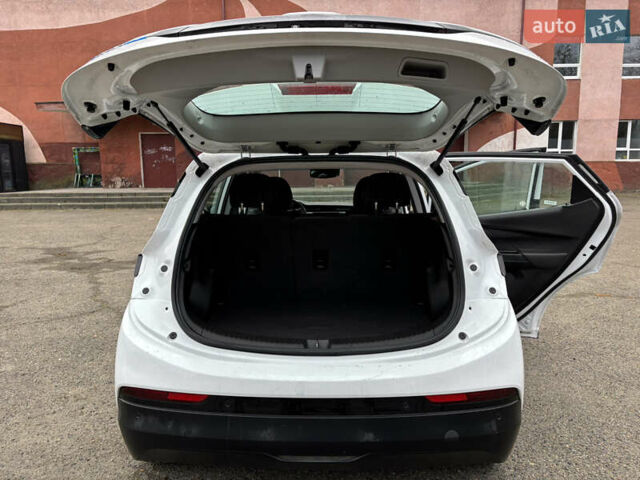 Белый Шевроле Bolt EV, объемом двигателя 0 л и пробегом 37 тыс. км за 18950 $, фото 22 на Automoto.ua