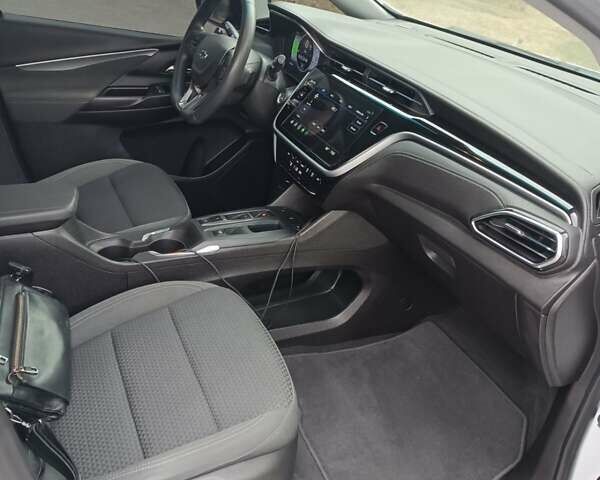 Белый Шевроле Bolt EV, объемом двигателя 0 л и пробегом 18 тыс. км за 16800 $, фото 19 на Automoto.ua