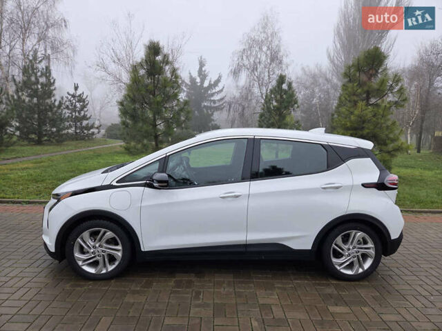 Белый Шевроле Bolt EV, объемом двигателя 0 л и пробегом 59 тыс. км за 17300 $, фото 5 на Automoto.ua