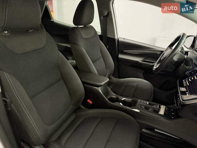 Белый Шевроле Bolt EV, объемом двигателя 0 л и пробегом 1 тыс. км за 20999 $, фото 12 на Automoto.ua