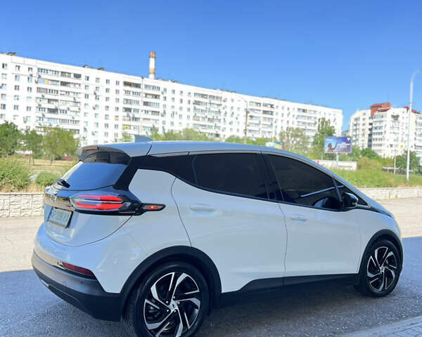 Белый Шевроле Bolt EV, объемом двигателя 0 л и пробегом 27 тыс. км за 18900 $, фото 4 на Automoto.ua