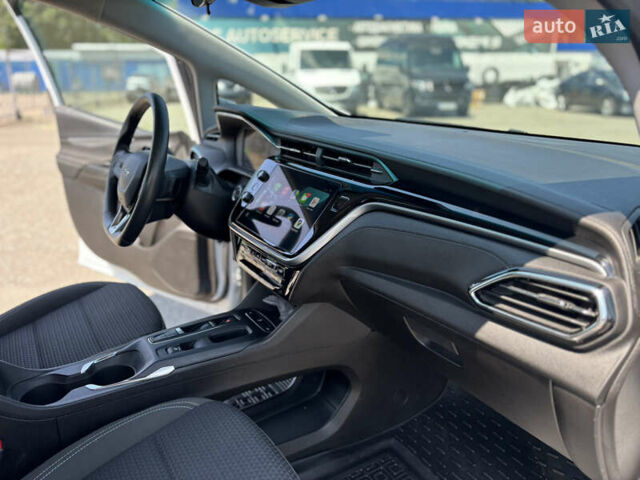 Белый Шевроле Bolt EV, объемом двигателя 0 л и пробегом 29 тыс. км за 19500 $, фото 25 на Automoto.ua