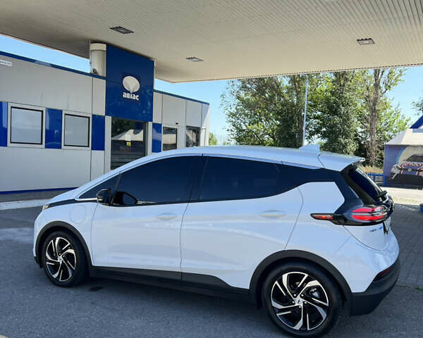 Белый Шевроле Bolt EV, объемом двигателя 0 л и пробегом 27 тыс. км за 18900 $, фото 8 на Automoto.ua