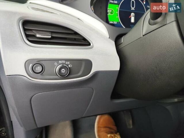 Черный Шевроле Bolt EV, объемом двигателя 0 л и пробегом 64 тыс. км за 14999 $, фото 38 на Automoto.ua