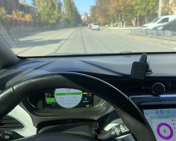 Черный Шевроле Bolt EV, объемом двигателя 0 л и пробегом 99 тыс. км за 13500 $, фото 11 на Automoto.ua
