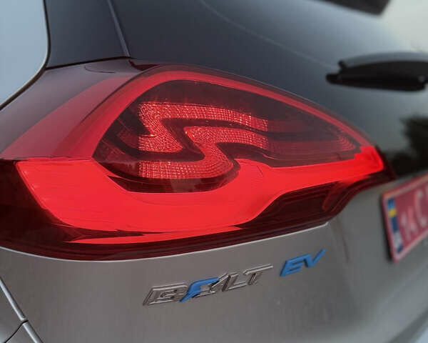 Черный Шевроле Bolt EV, объемом двигателя 0 л и пробегом 111 тыс. км за 13250 $, фото 14 на Automoto.ua