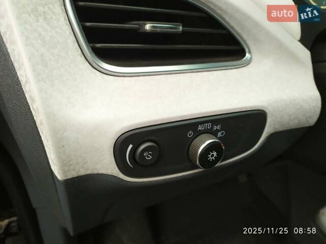 Черный Шевроле Bolt EV, объемом двигателя 0 л и пробегом 93 тыс. км за 14100 $, фото 6 на Automoto.ua