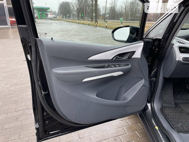 Черный Шевроле Bolt EV, объемом двигателя 0 л и пробегом 94 тыс. км за 21900 $, фото 65 на Automoto.ua