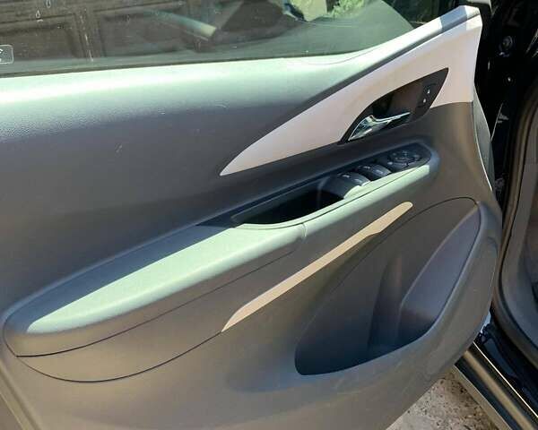 Черный Шевроле Bolt EV, объемом двигателя 0 л и пробегом 75 тыс. км за 18500 $, фото 2 на Automoto.ua