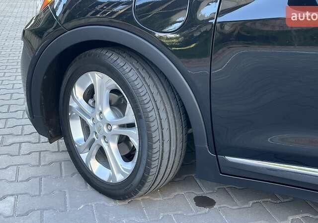 Черный Шевроле Bolt EV, объемом двигателя 0 л и пробегом 75 тыс. км за 14200 $, фото 12 на Automoto.ua