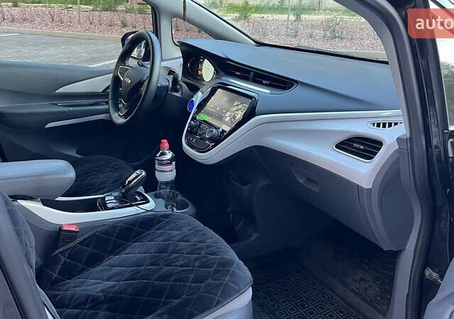 Черный Шевроле Bolt EV, объемом двигателя 0 л и пробегом 75 тыс. км за 14200 $, фото 32 на Automoto.ua