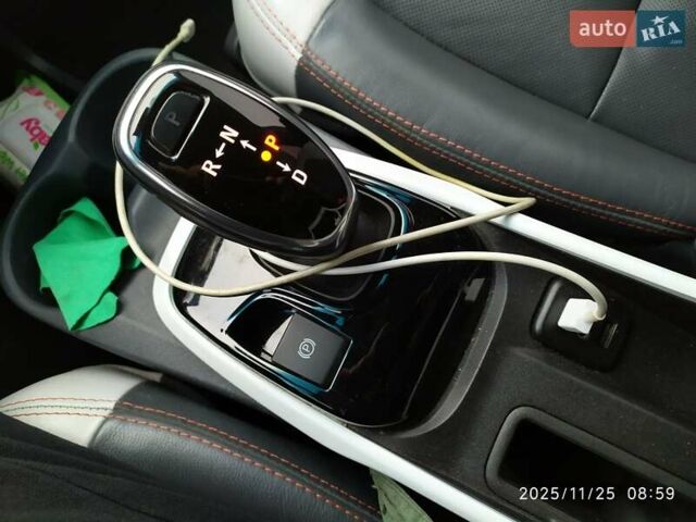 Черный Шевроле Bolt EV, объемом двигателя 0 л и пробегом 93 тыс. км за 14100 $, фото 23 на Automoto.ua