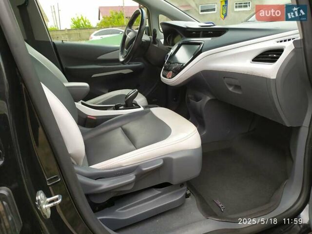 Черный Шевроле Bolt EV, объемом двигателя 0 л и пробегом 93 тыс. км за 14100 $, фото 72 на Automoto.ua