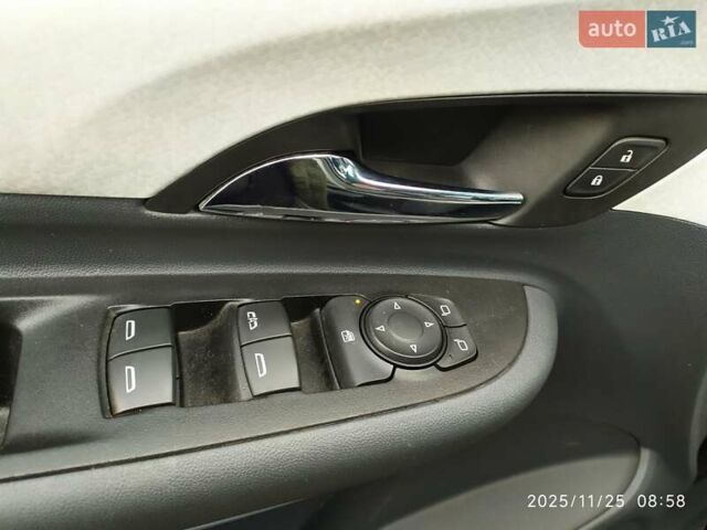 Черный Шевроле Bolt EV, объемом двигателя 0 л и пробегом 93 тыс. км за 14100 $, фото 10 на Automoto.ua