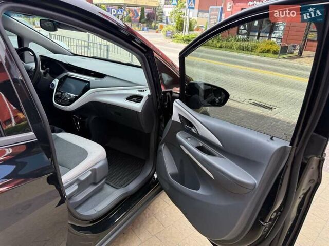 Черный Шевроле Bolt EV, объемом двигателя 0 л и пробегом 61 тыс. км за 14800 $, фото 36 на Automoto.ua