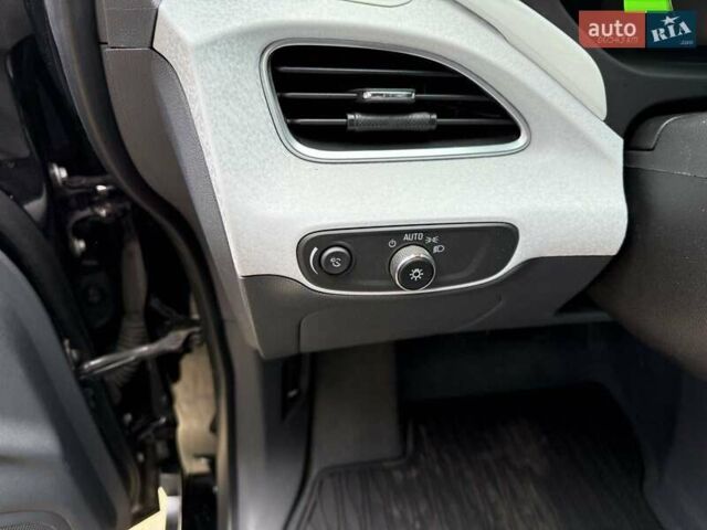 Черный Шевроле Bolt EV, объемом двигателя 0 л и пробегом 61 тыс. км за 14800 $, фото 17 на Automoto.ua