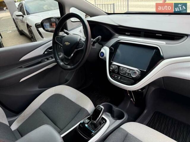 Черный Шевроле Bolt EV, объемом двигателя 0 л и пробегом 61 тыс. км за 14800 $, фото 40 на Automoto.ua