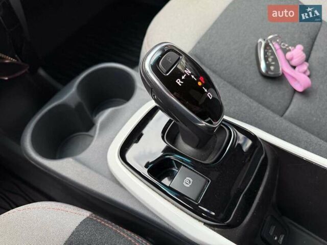 Черный Шевроле Bolt EV, объемом двигателя 0 л и пробегом 61 тыс. км за 14800 $, фото 26 на Automoto.ua