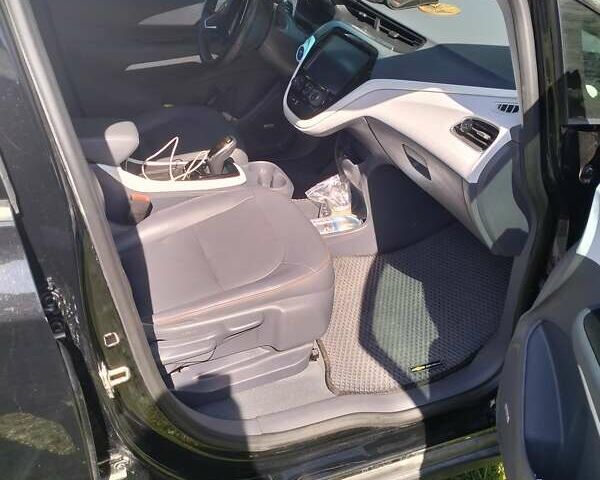 Черный Шевроле Bolt EV, объемом двигателя 0 л и пробегом 104 тыс. км за 16700 $, фото 4 на Automoto.ua