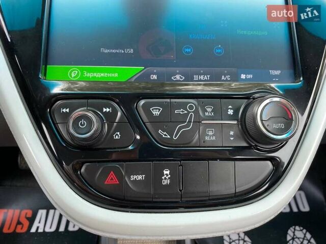 Чорний Шевроле Bolt EV, об'ємом двигуна 3 л та пробігом 78 тис. км за 16300 $, фото 24 на Automoto.ua