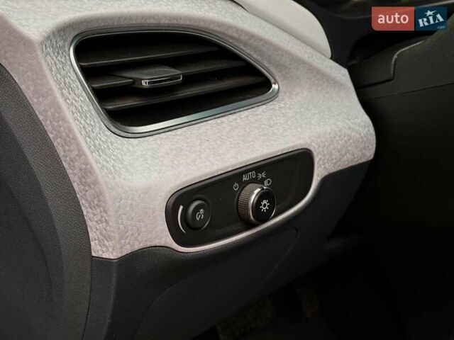 Черный Шевроле Bolt EV, объемом двигателя 0 л и пробегом 47 тыс. км за 16600 $, фото 18 на Automoto.ua