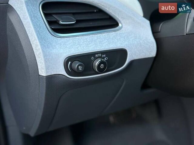 Черный Шевроле Bolt EV, объемом двигателя 0 л и пробегом 10 тыс. км за 17800 $, фото 17 на Automoto.ua