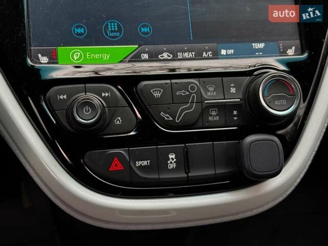 Черный Шевроле Bolt EV, объемом двигателя 0 л и пробегом 47 тыс. км за 16600 $, фото 24 на Automoto.ua