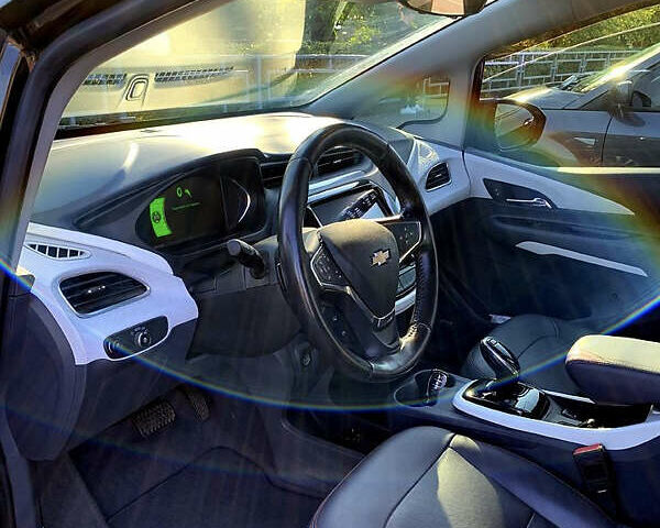 Черный Шевроле Bolt EV, объемом двигателя 0 л и пробегом 49 тыс. км за 14990 $, фото 6 на Automoto.ua