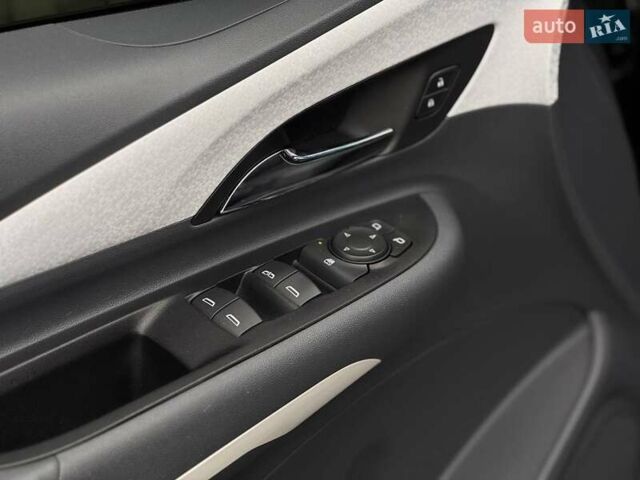 Черный Шевроле Bolt EV, объемом двигателя 0 л и пробегом 11 тыс. км за 17800 $, фото 32 на Automoto.ua
