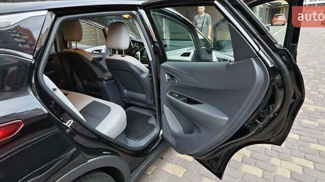 Черный Шевроле Bolt EV, объемом двигателя 0 л и пробегом 87 тыс. км за 14700 $, фото 31 на Automoto.ua