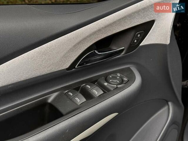 Черный Шевроле Bolt EV, объемом двигателя 0 л и пробегом 47 тыс. км за 16600 $, фото 17 на Automoto.ua