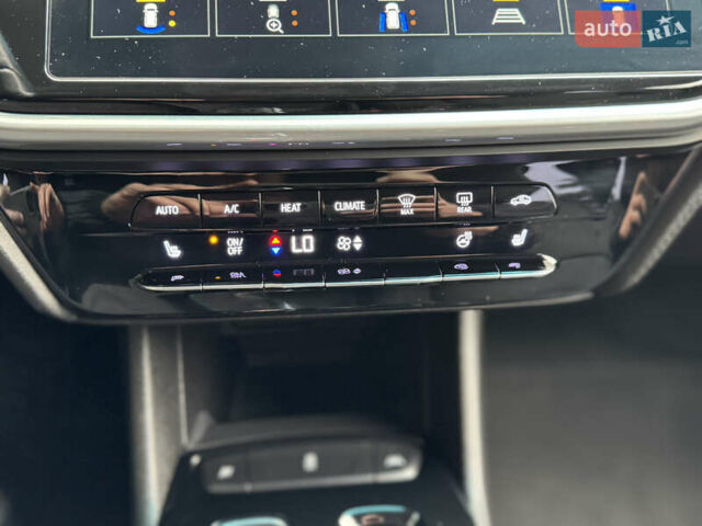 Черный Шевроле Bolt EV, объемом двигателя 0 л и пробегом 35 тыс. км за 17500 $, фото 3 на Automoto.ua