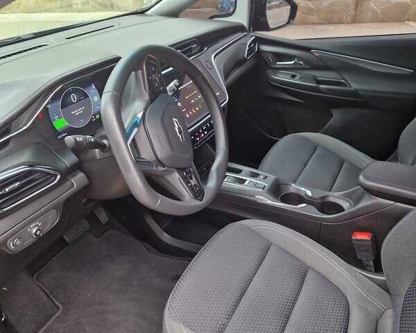 Черный Шевроле Bolt EV, объемом двигателя 0 л и пробегом 33 тыс. км за 17990 $, фото 4 на Automoto.ua