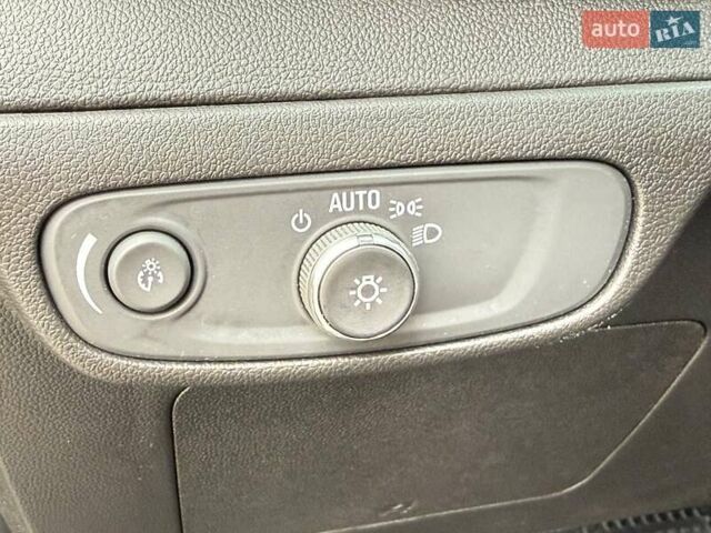 Черный Шевроле Bolt EV, объемом двигателя 0 л и пробегом 42 тыс. км за 19900 $, фото 12 на Automoto.ua