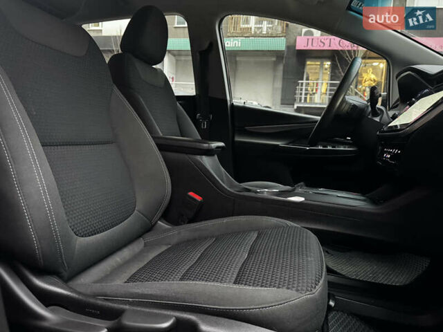 Черный Шевроле Bolt EV, объемом двигателя 0 л и пробегом 68 тыс. км за 19000 $, фото 7 на Automoto.ua