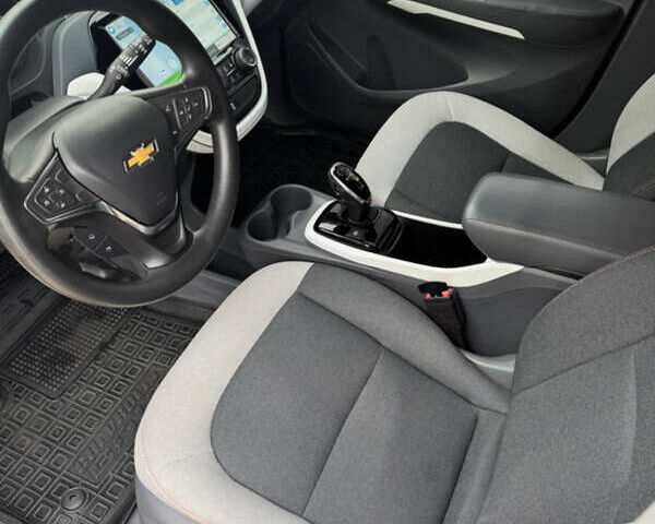 Коричневый Шевроле Bolt EV, объемом двигателя 0 л и пробегом 98 тыс. км за 15600 $, фото 3 на Automoto.ua