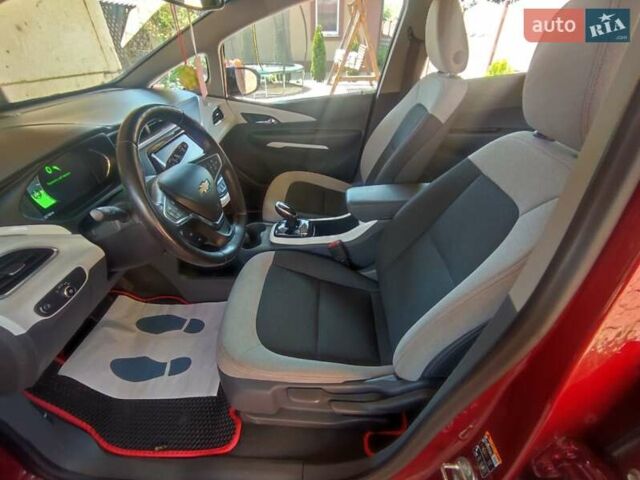 Красный Шевроле Bolt EV, объемом двигателя 0 л и пробегом 83 тыс. км за 13900 $, фото 10 на Automoto.ua