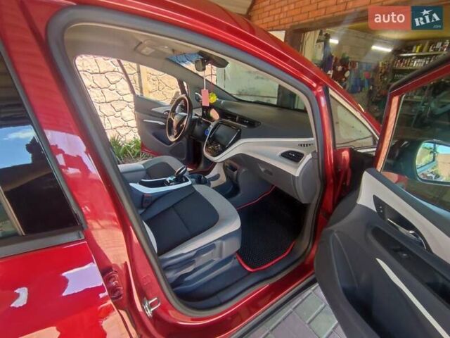 Красный Шевроле Bolt EV, объемом двигателя 0 л и пробегом 83 тыс. км за 13900 $, фото 7 на Automoto.ua