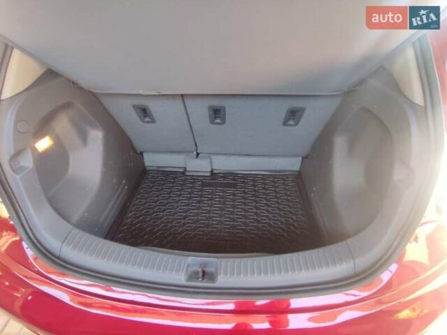 Красный Шевроле Bolt EV, объемом двигателя 0 л и пробегом 83 тыс. км за 13900 $, фото 18 на Automoto.ua