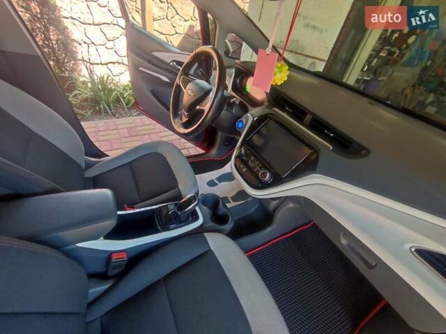 Красный Шевроле Bolt EV, объемом двигателя 0 л и пробегом 83 тыс. км за 13900 $, фото 8 на Automoto.ua