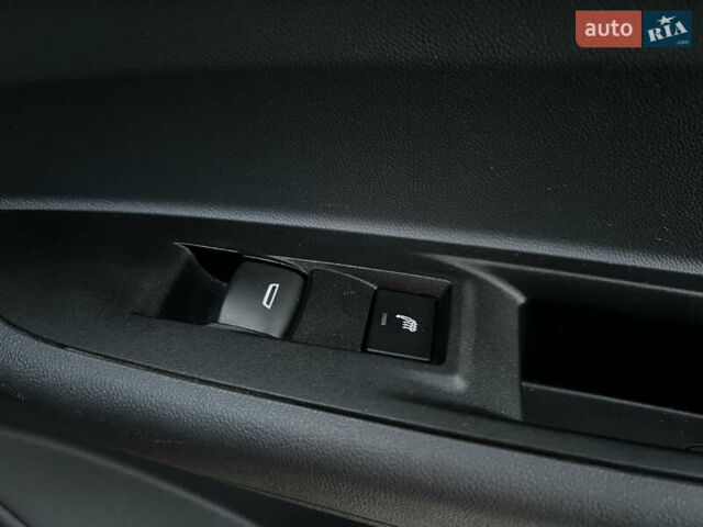 Красный Шевроле Bolt EV, объемом двигателя 0 л и пробегом 155 тыс. км за 14499 $, фото 30 на Automoto.ua