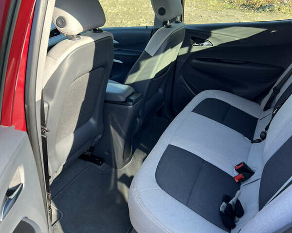 Красный Шевроле Bolt EV, объемом двигателя 0 л и пробегом 55 тыс. км за 16800 $, фото 8 на Automoto.ua