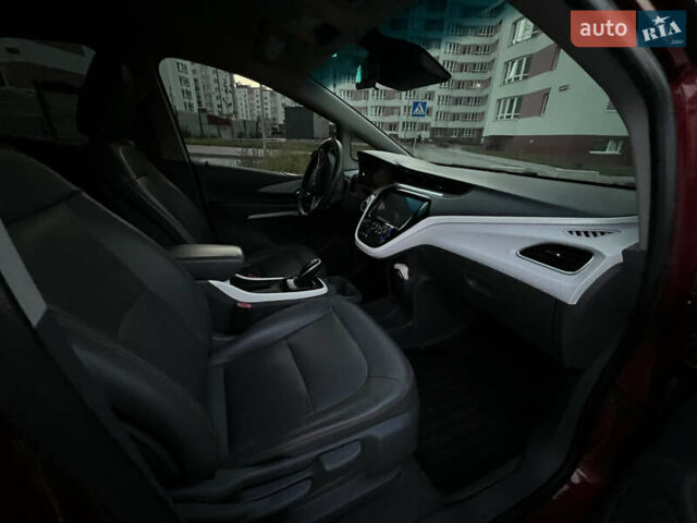 Красный Шевроле Bolt EV, объемом двигателя 0 л и пробегом 155 тыс. км за 14499 $, фото 24 на Automoto.ua