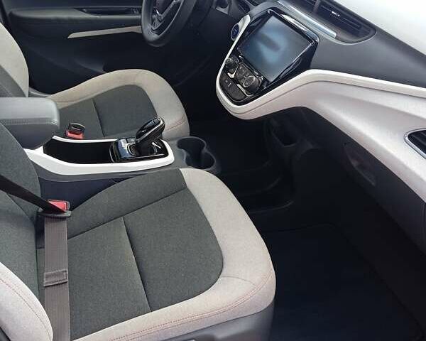 Красный Шевроле Bolt EV, объемом двигателя 0 л и пробегом 67 тыс. км за 14550 $, фото 27 на Automoto.ua