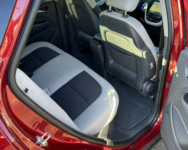 Красный Шевроле Bolt EV, объемом двигателя 0 л и пробегом 55 тыс. км за 16800 $, фото 4 на Automoto.ua