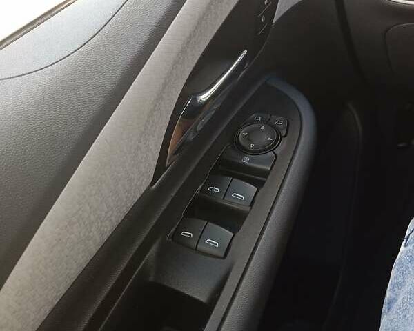 Красный Шевроле Bolt EV, объемом двигателя 0 л и пробегом 67 тыс. км за 14550 $, фото 33 на Automoto.ua