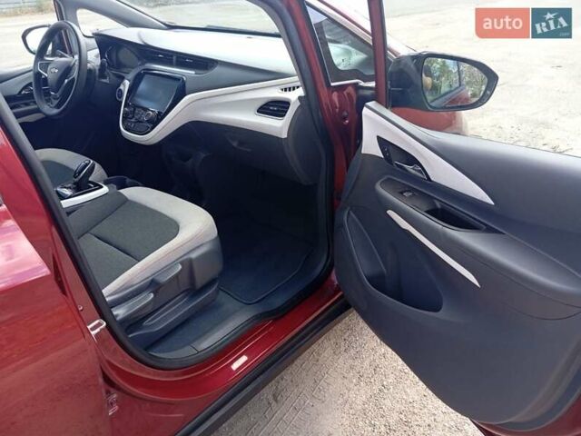 Красный Шевроле Bolt EV, объемом двигателя 0 л и пробегом 68 тыс. км за 15250 $, фото 22 на Automoto.ua