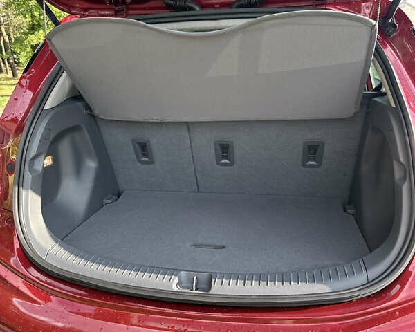 Красный Шевроле Bolt EV, объемом двигателя 0 л и пробегом 119 тыс. км за 14200 $, фото 6 на Automoto.ua